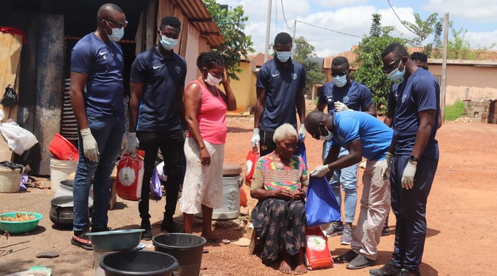 Black stars  Frank Acheampong joins Accra Lions to donate food items to Abokobi Community