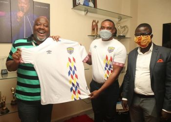 VIDEO:Hearts of Oak presents Special jersey to their famous fan Kwame Sefa Kayi of Peace FM