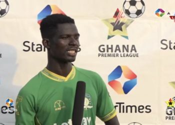 Paa  Kwesi Fabin congratulates  Aduana Players after Hearts Win