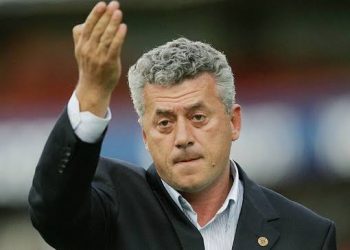PHOTOS:Kosta Papic meets Hearts of Oak players