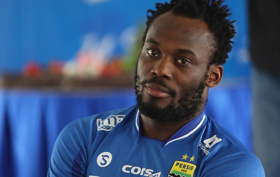 Ghanaians hits hard on Michael Essien on social media over LGBT support