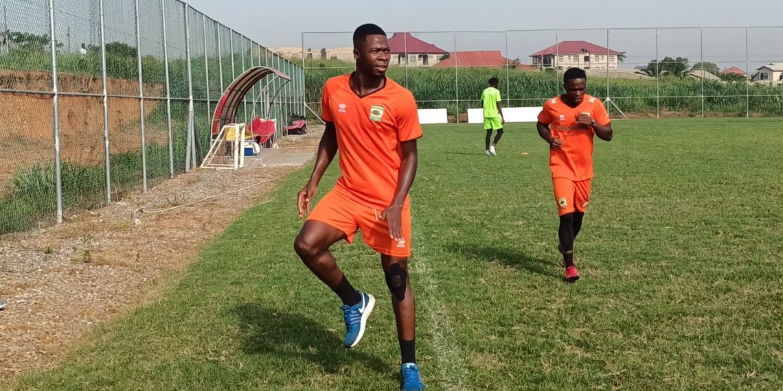 Ismail Ganiyu and two other players resume training with Asante Kotoko