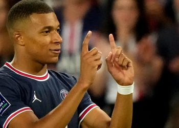 PSG reject £189m Mbappe bid but Madrid to sign Mbappe for free in Jan