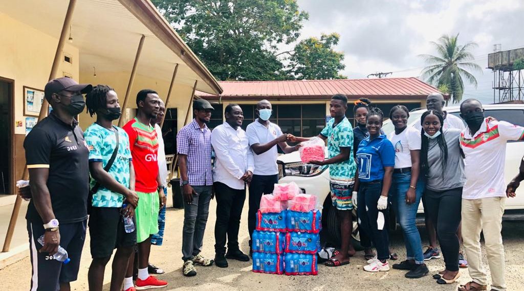 PHOTOS & VIDEO: Karela United FC and Sponsor Ghana Gas Clean up Aiyinasi