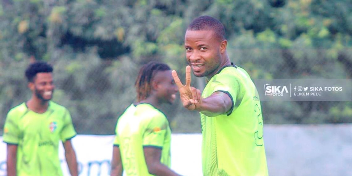 Karela’s Emmanuel Dagadu Ties The Knot with Longtime Girlfriend in Colorful Ceremony