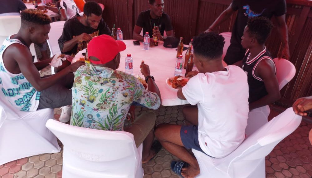 (PHOTOS)-Karela CEO holds dinner with playing body after clinching Top-4 berth