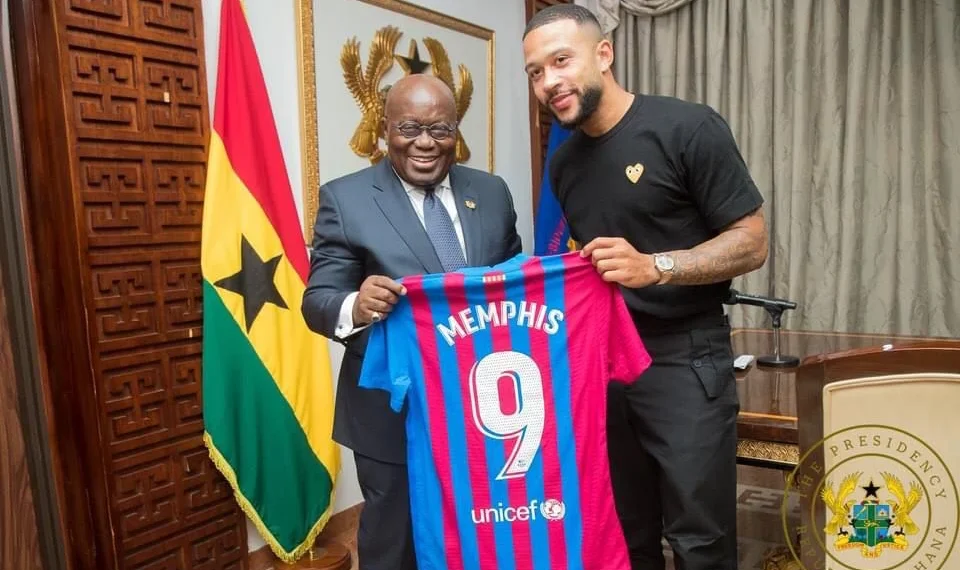 Barcelona star Memphis Depay pays courtesy call on Ghana’s president Nana Akufo-Addo
