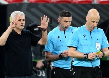 VIDEO: Watch how Mourinho confronted the referee after Roma’s Europa League final loss