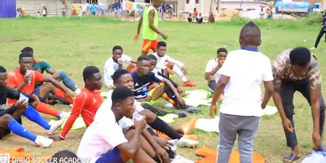 Kenpong donates Toyota Coaster bus to Yaw Dabo’s academy