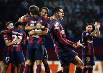 Barcelona reach Champions League knockout stage for first time since Messi era