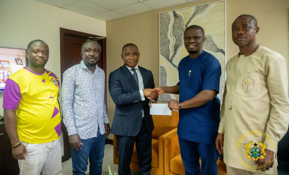 President Akufo Addo fulfills Ghc1m promise to Medeama SC