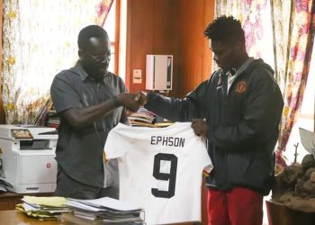 African Games: Michael Ephson presents gold medal to Samartex officials