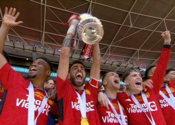 Erik Ten Hag leads Manchester United to FA Cup triumph