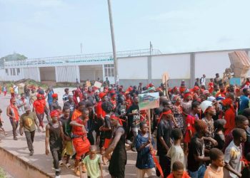 Axim: Hundreds protest against government over delayed Sports complex