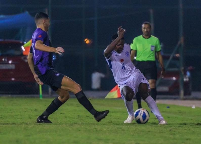 VIDEO: Ghanaian star Ike Aryee given “hero welcome” by new teammates in Bahrain