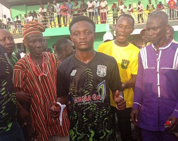 VIDEO: Basake Holy Stars fans shower Prince Tweneboah with money after win over Accra Lions