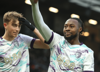 Antoine Semenyo scores as Bournemouth damage Manchester United at Old Trafford