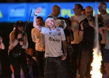 Neymar’s emotional Santos return marked with lavish ceremony