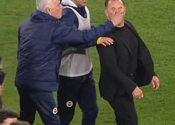 JOSE AGAIN: Fenerbache Manager pinches Galatasaray Head Coach’s nose; sparks melee
