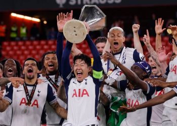Tottenham Hotspur wins first trophy in 17 years by beating Manchester United 1-0 in Europa League final